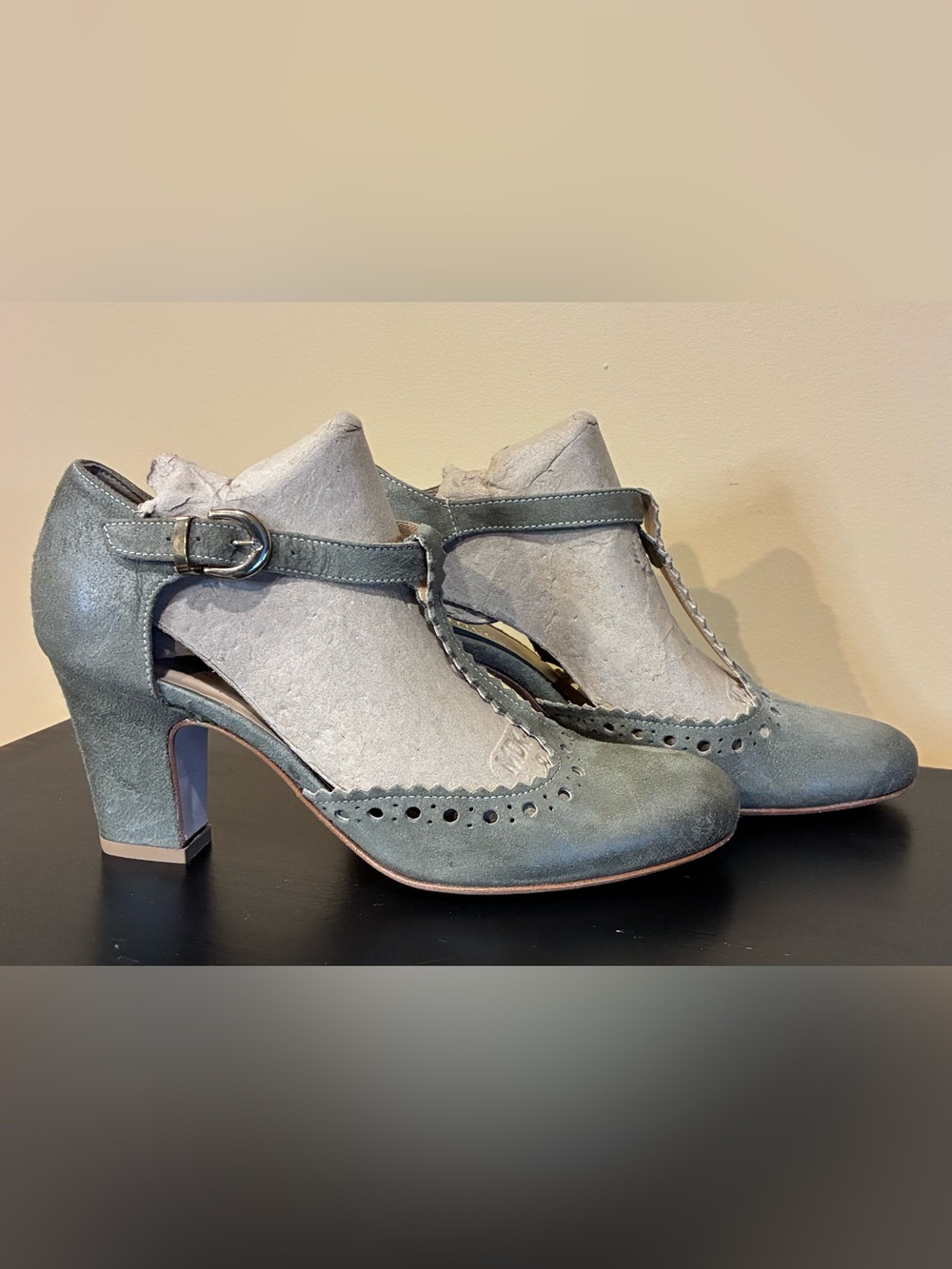 Sundance Heels T Strap Mary Jane Scalloped Edge Leather Sage Green SZ.38/US7.5-8